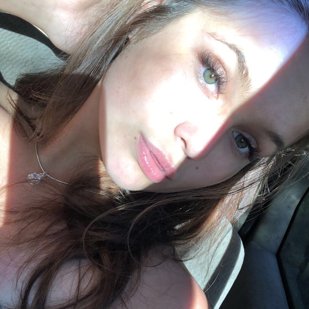 Meet your Posher, Alicia